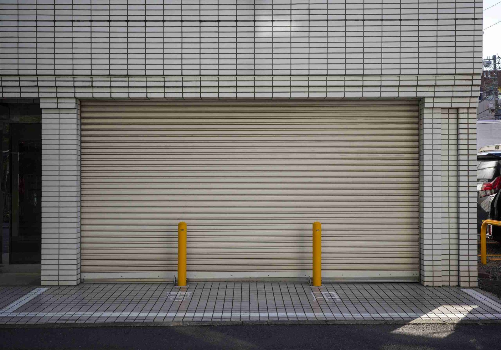 abstract-minimal-background-with-floor_2560x1788_11zon